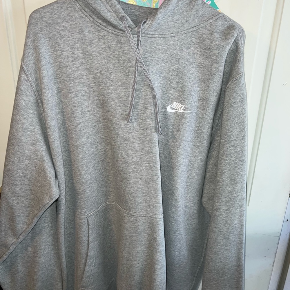 Men’s Nike sweatshirt